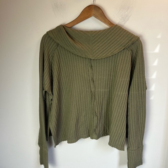 Free People Size XS Green Olive Cowl Neck Wildcat Thermal Pullover Top - Picture 3 of 7